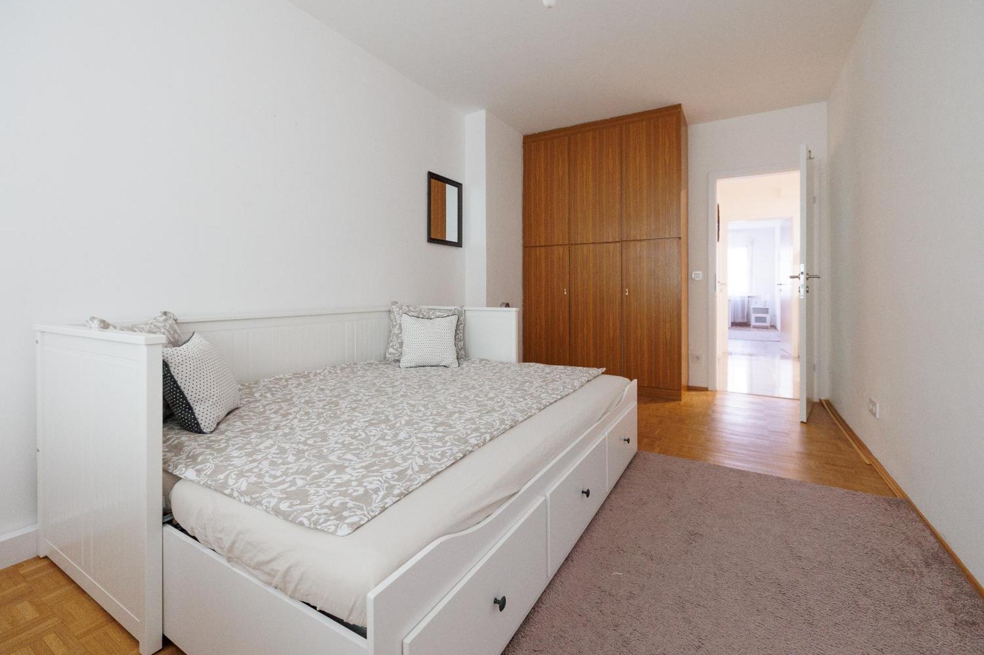 Cozy, Spacious And Charming 4 Bedrooms Apartament Вена Экстерьер фото